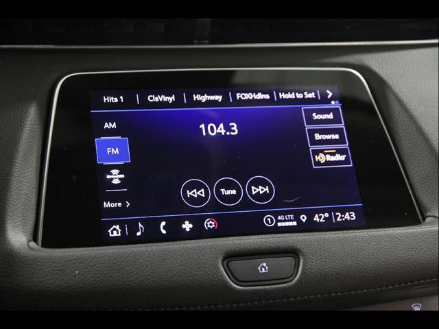 Certified 2023 Cadillac XT4 Luxury w/ Cold Weather Package image 11