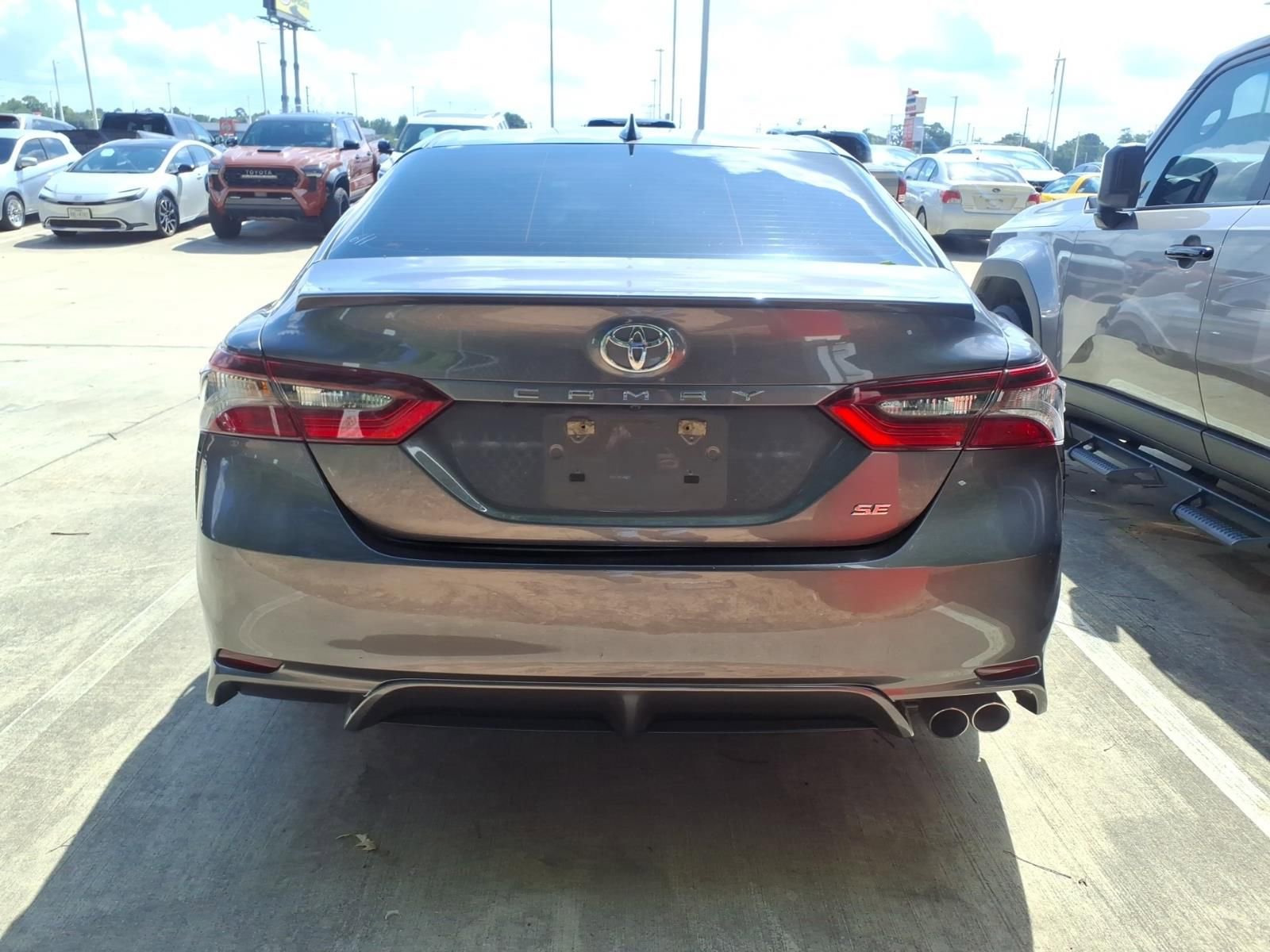 Used 2021 Toyota Camry SE FWD image 6