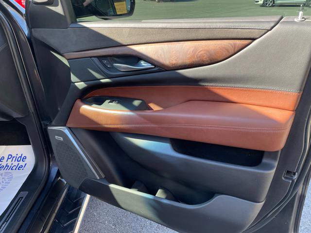 Used 2017 Cadillac Escalade Premium Luxury image 31