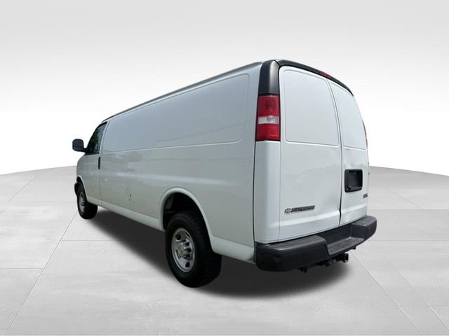 Used 2023 Chevrolet Express 2500 Extended RWD image 2