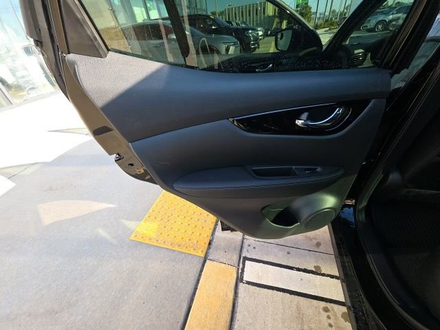 Used 2022 Nissan Rogue Sport SL w/ Premium Package image 23