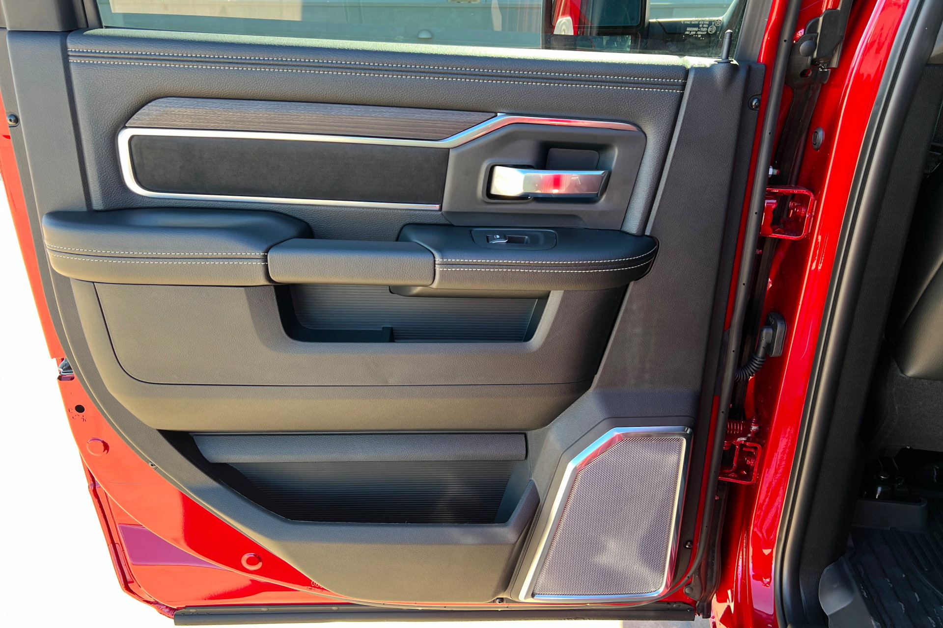 New 2026 RAM 3500 Laramie AWD/4WD image 18