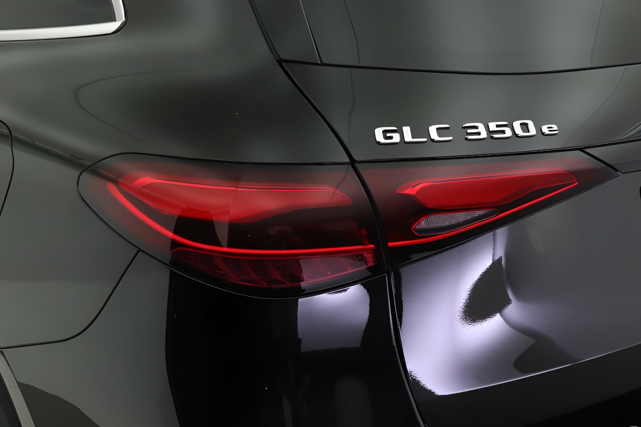 Certified 2025 Mercedes-Benz GLC 350e 4MATIC image 18