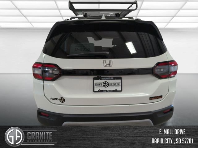Used 2025 Honda Pilot TrailSport image 4