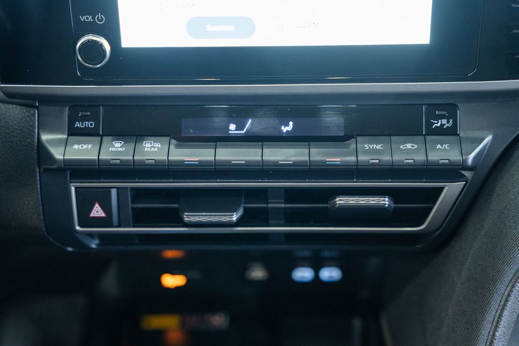 Used 2025 Toyota Camry LE image 18