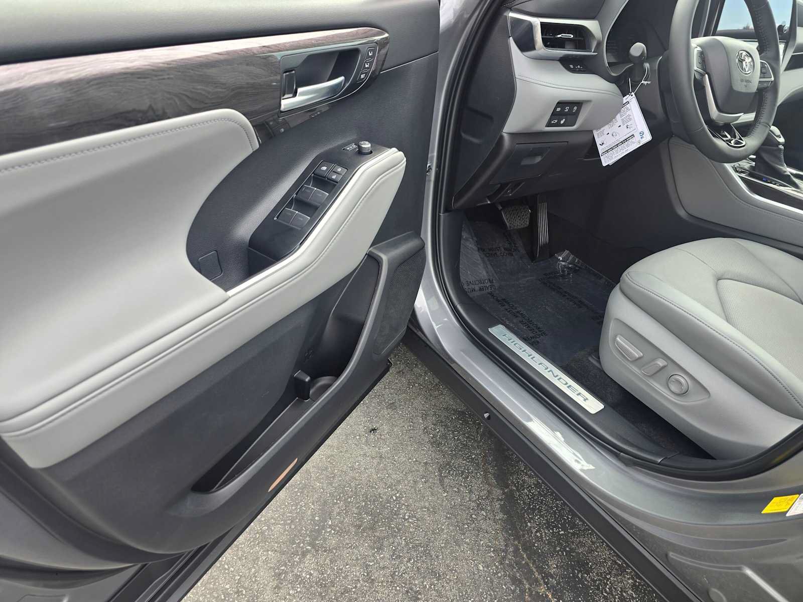 New 2026 Toyota Highlander Limited AWD/4WD image 21