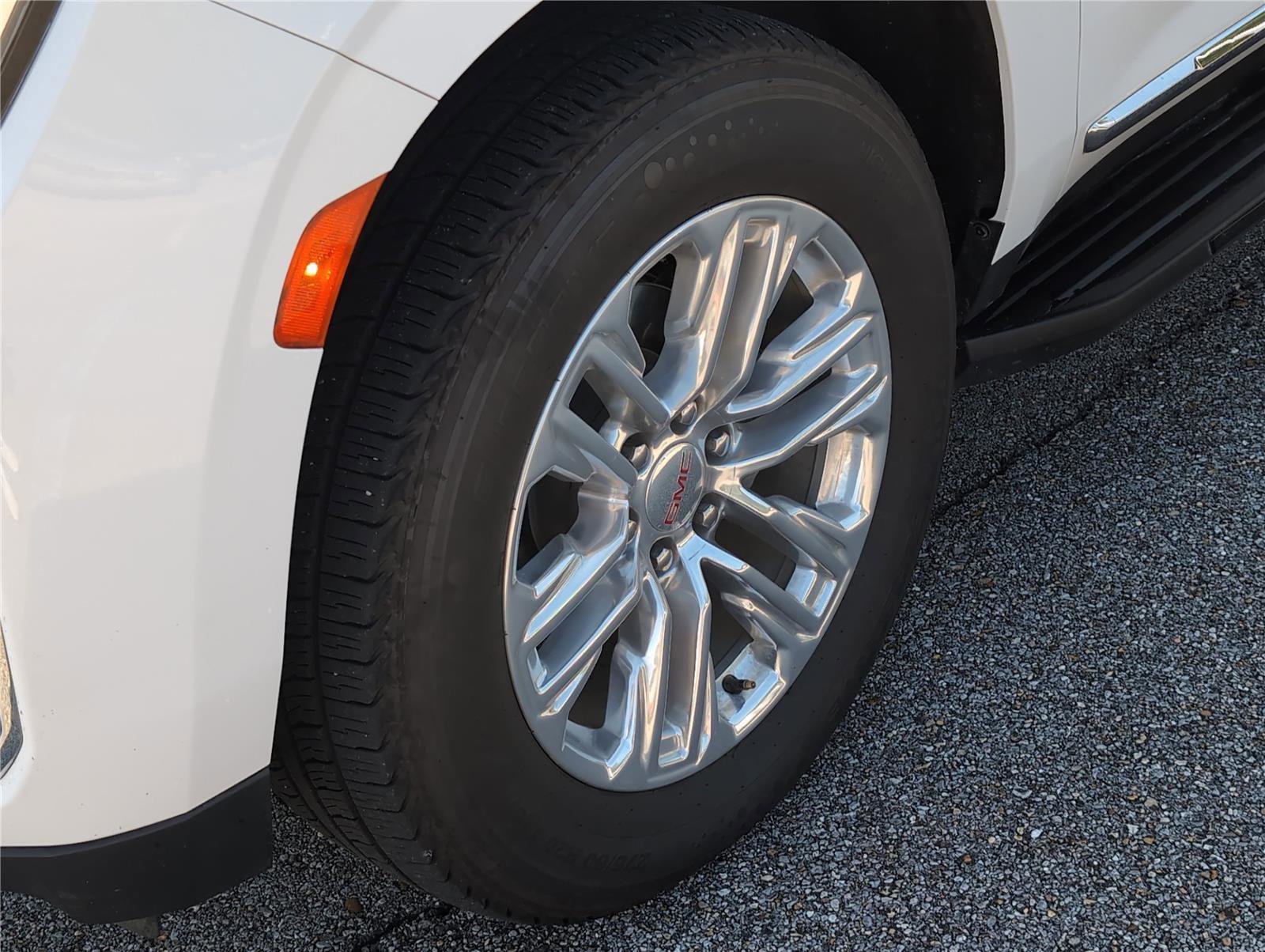 Used 2024 GMC Yukon XL SLT image 31