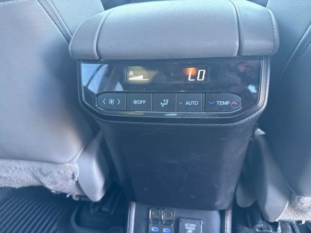 Used 2022 Toyota Highlander Limited AWD/4WD image 26