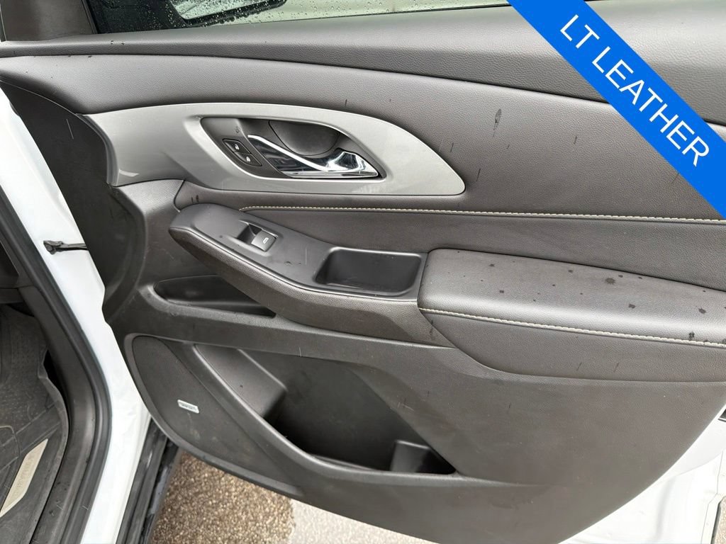 Used 2022 Chevrolet Traverse LT w/ LT Premium Package AWD/4WD image 11