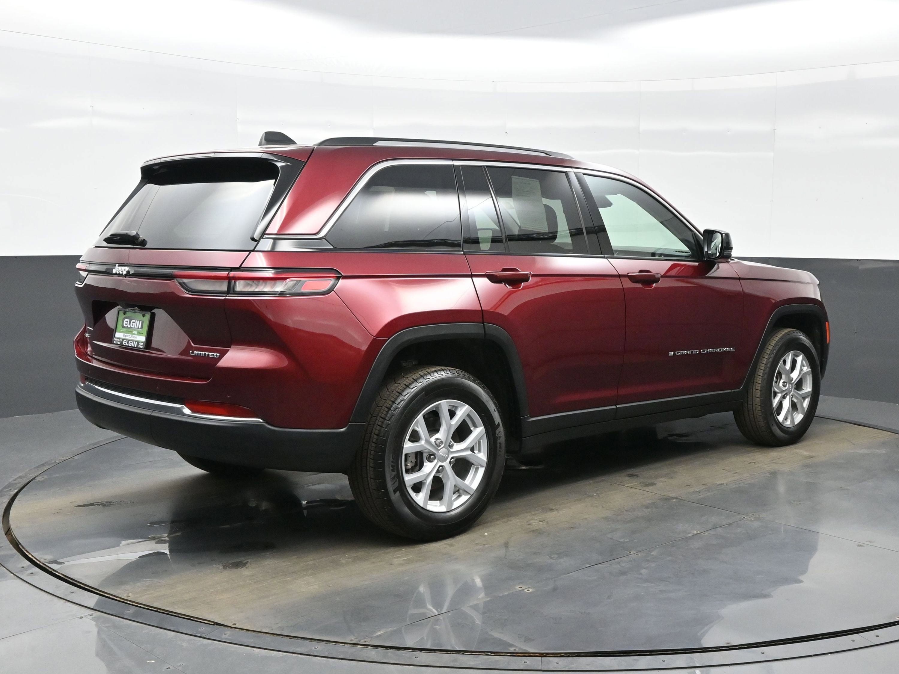 Used 2023 Jeep Grand Cherokee Limited image 6
