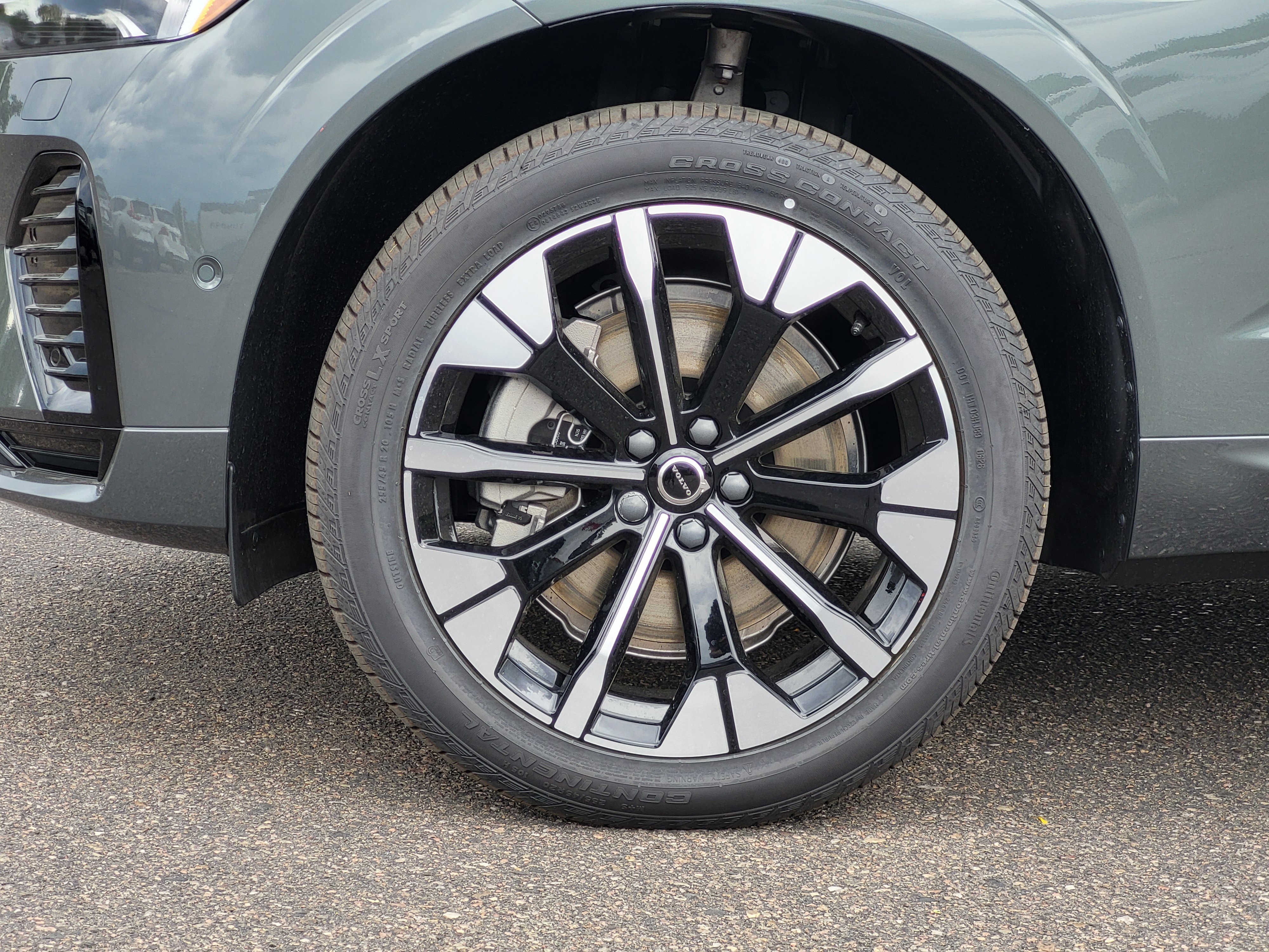New 2026 Volvo XC60 T8 Plus w/ Protection Package Premier AWD/4WD image 7