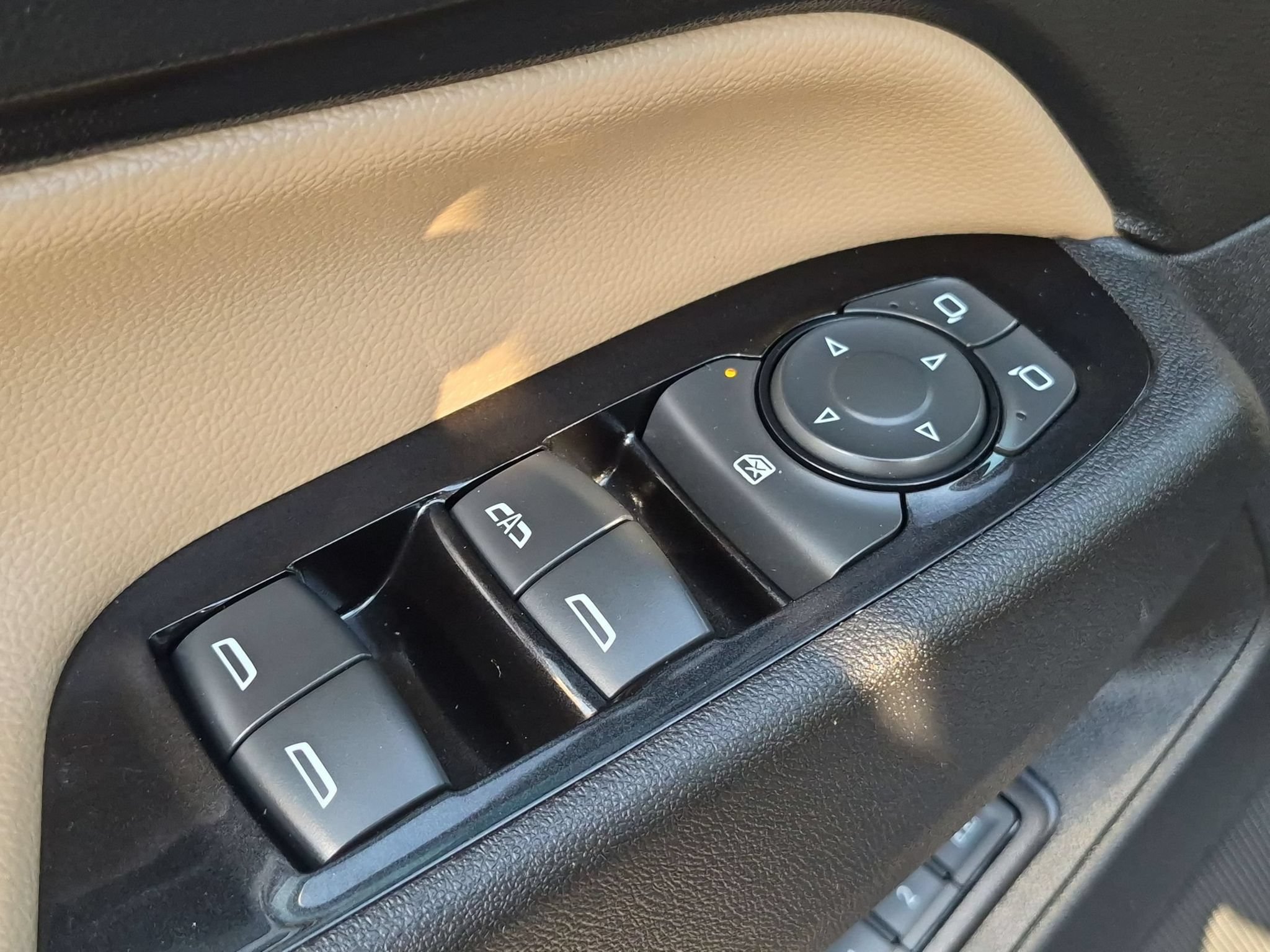 Used 2022 Chevrolet Equinox Premier FWD image 12