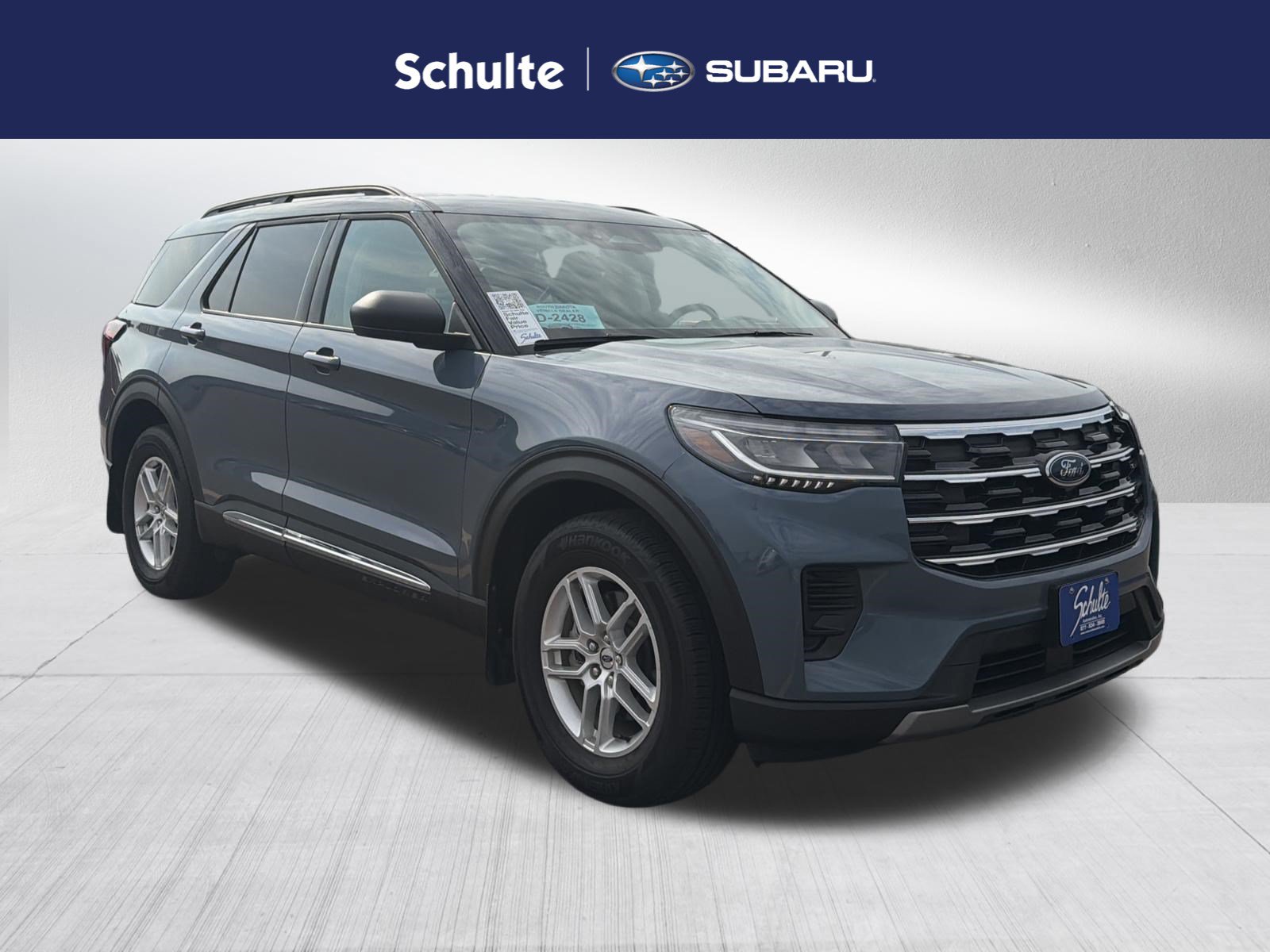 Used 2025 Ford Explorer Active AWD/4WD image 1
