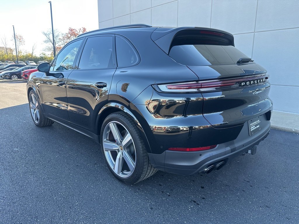 Certified 2024 Porsche Cayenne S image 3