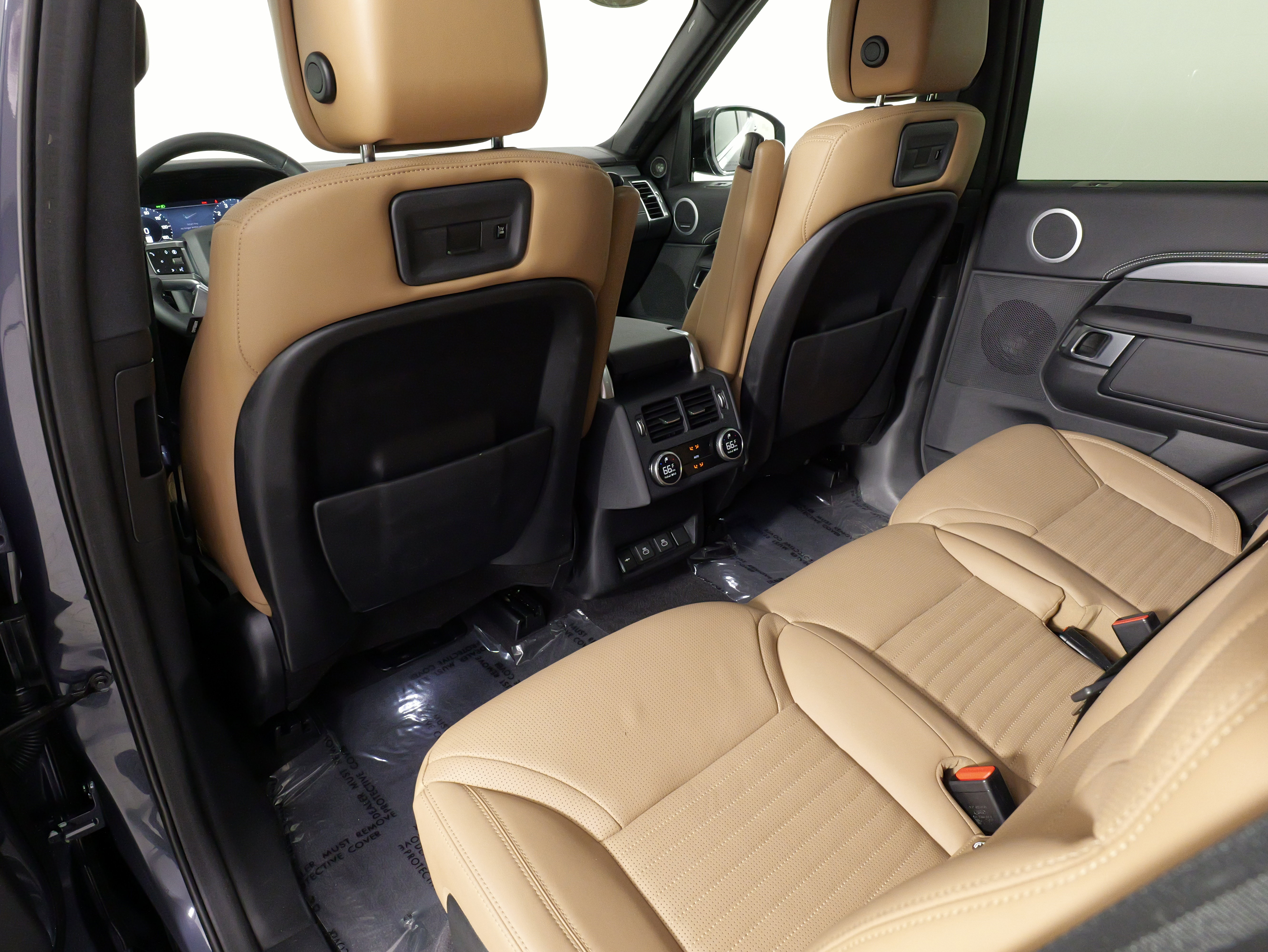 Used 2024 Land Rover Discovery Dynamic SE image 38