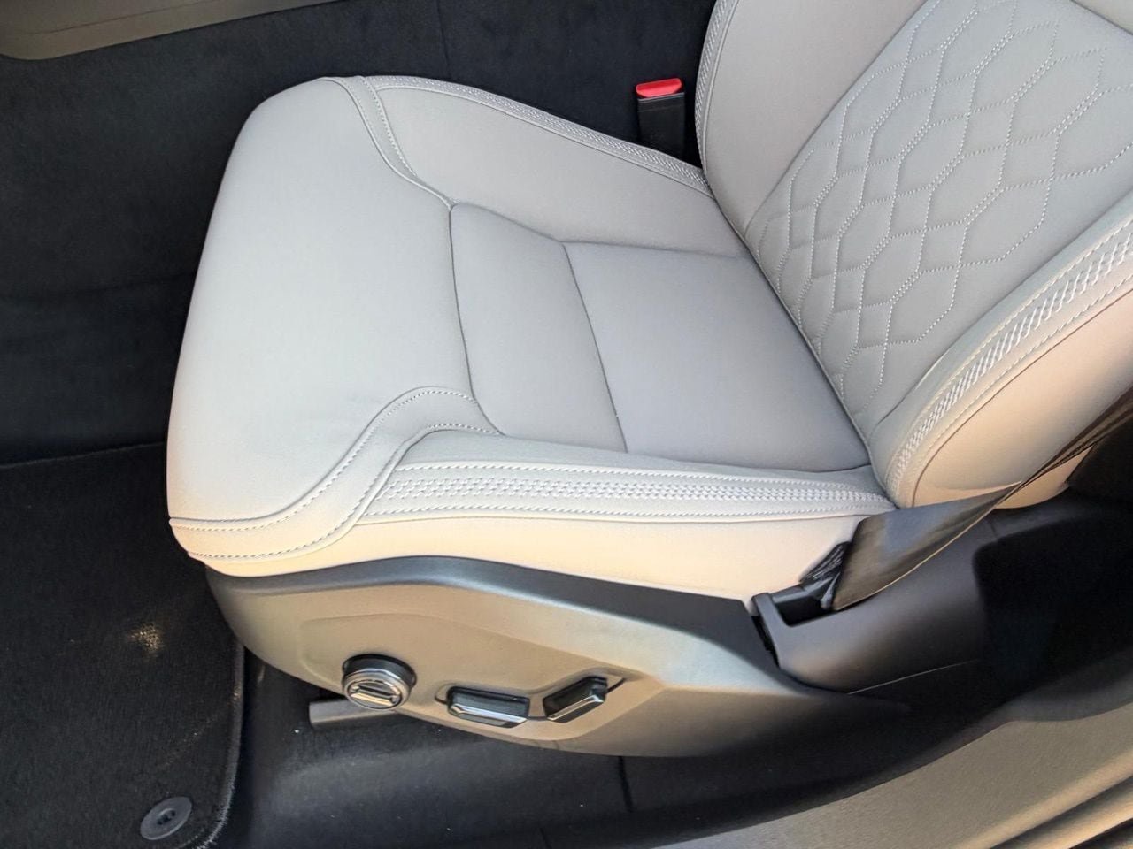 New 2027 Volvo XC60 B5 Plus AWD/4WD image 15