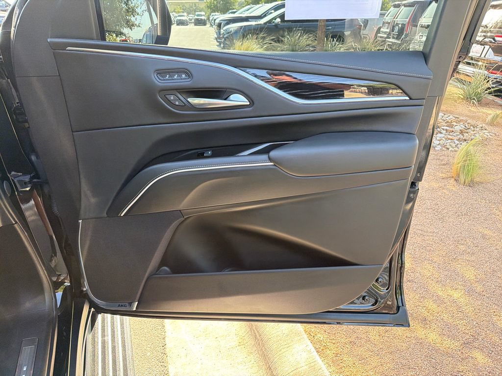 Used 2022 Cadillac Escalade ESV Sport w/ Touring Package AWD/4WD image 38