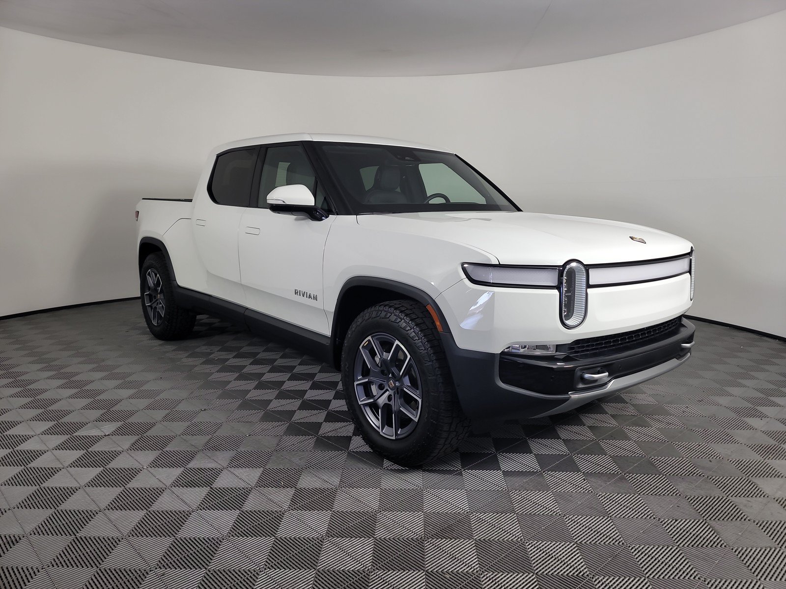Used 2024 Rivian R1T Adventure AWD/4WD image 7