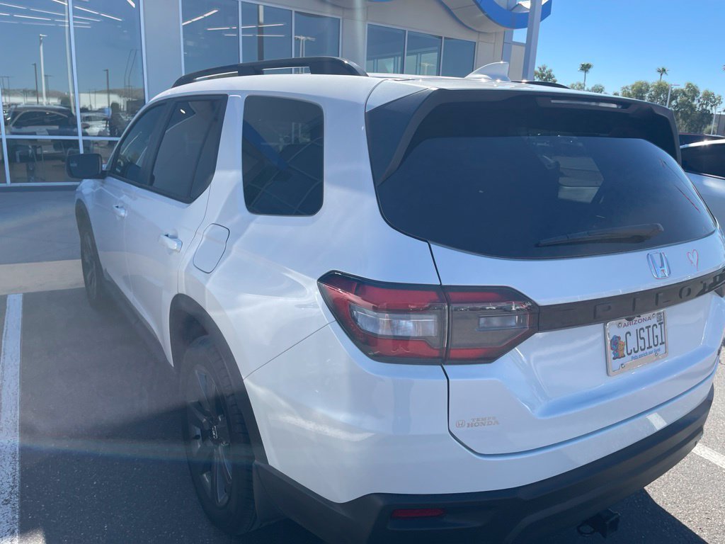 Used 2025 Honda Pilot Sport image 8