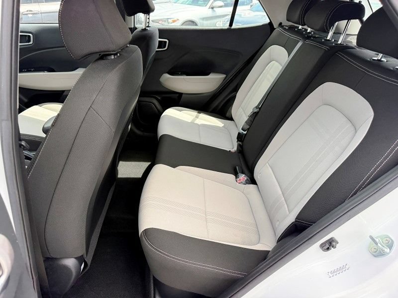 Used 2023 Hyundai Venue SEL FWD image 15
