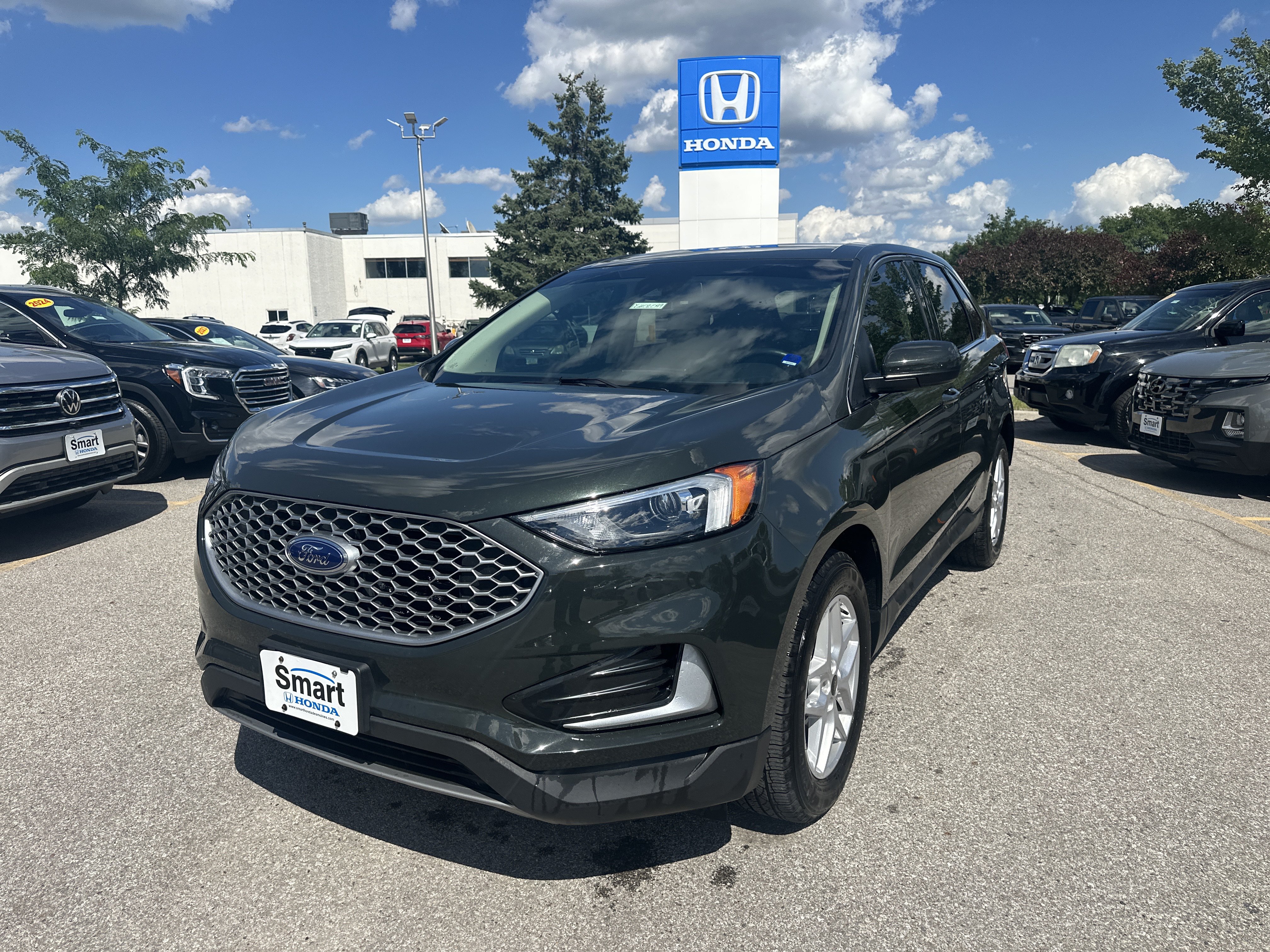 Used 2024 Ford Edge SEL w/ Class II Trailer Tow Package AWD/4WD image 1