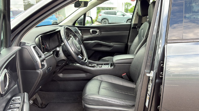 Used 2022 Kia Sorento S FWD image 10