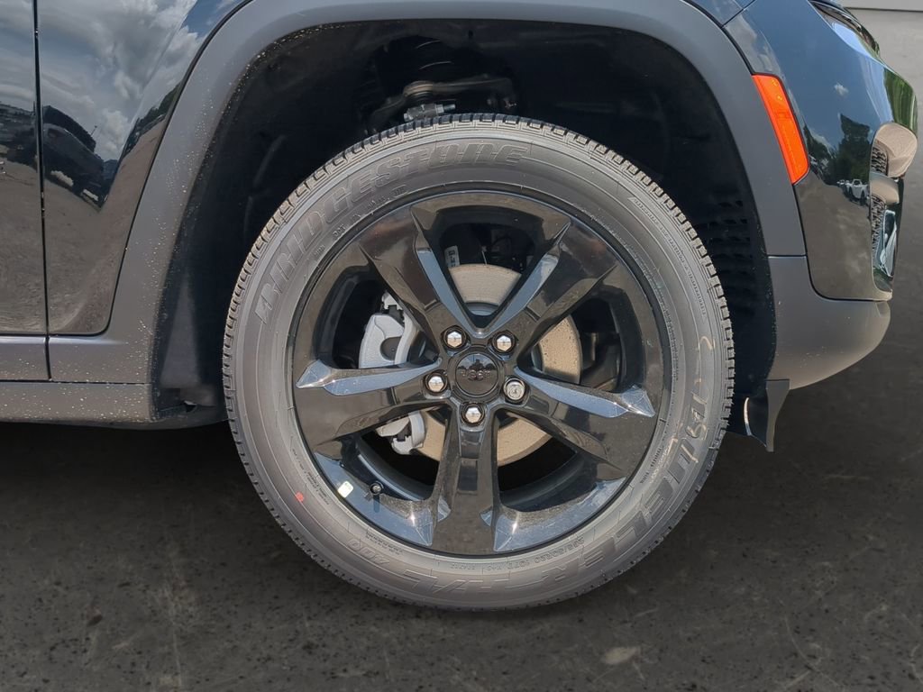 New 2025 Jeep Grand Cherokee Altitude image 25