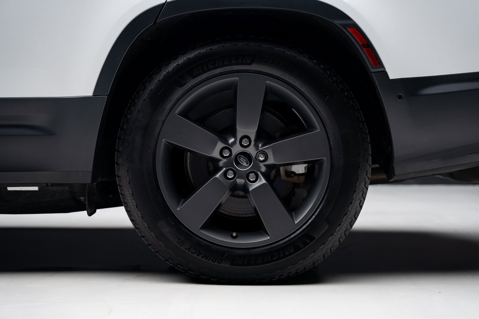 Used 2023 Land Rover Defender 130 SE image 22