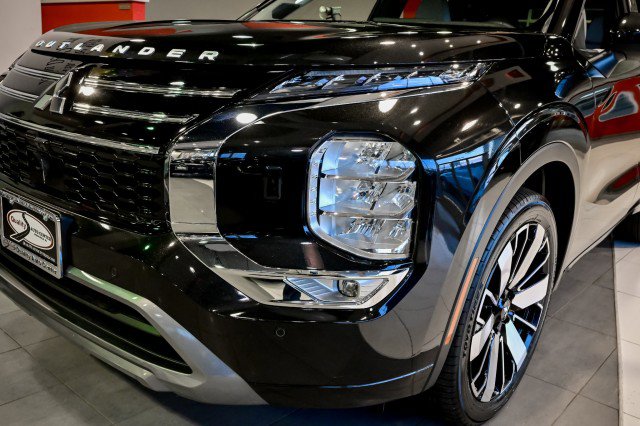 Used 2025 Mitsubishi Outlander AWD image 9