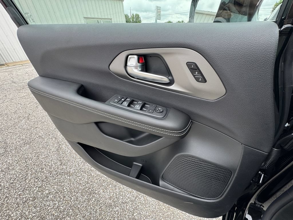 New 2027 Chrysler Pacifica Select FWD image 26