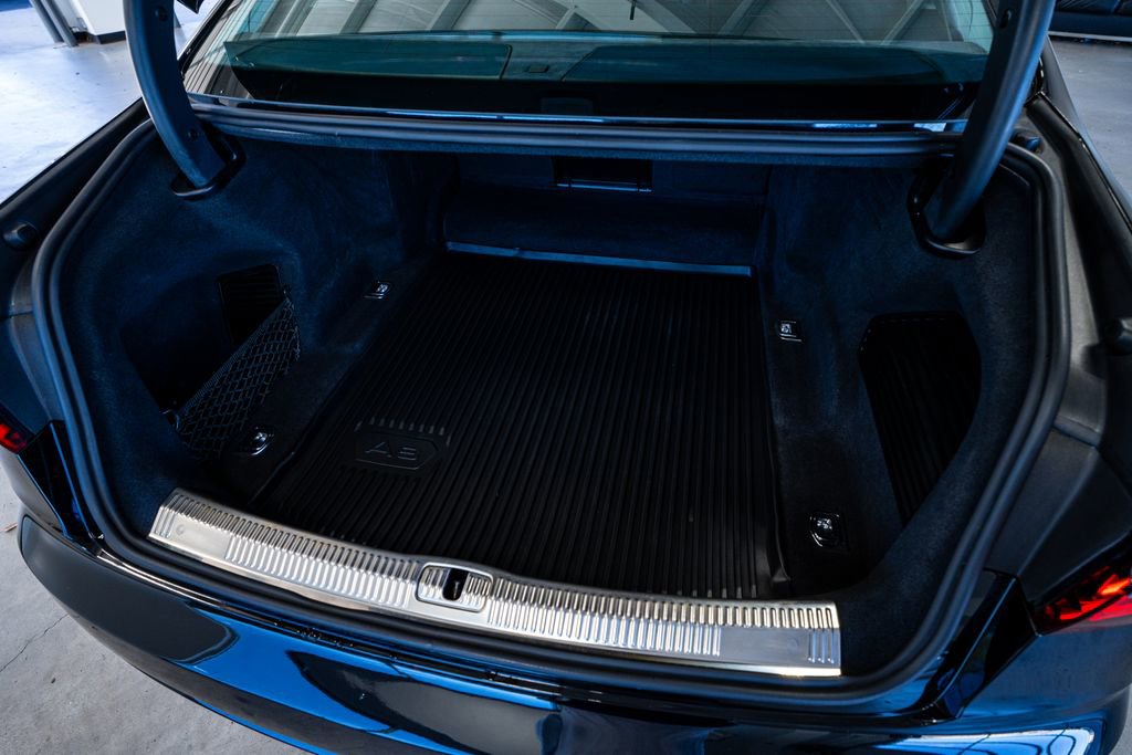 Used 2020 Audi S8 L image 59