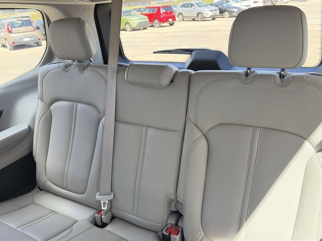 Used 2022 Jeep Wagoneer Series III w/ Premium Group I AWD/4WD image 33