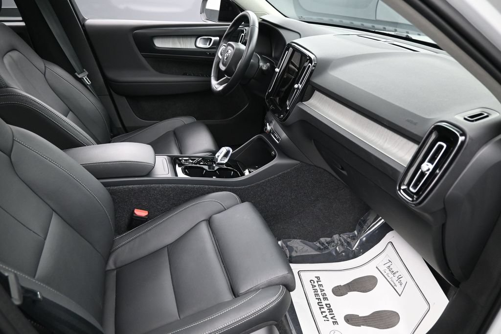 Used 2026 Volvo XC40 B5 Plus AWD/4WD image 40