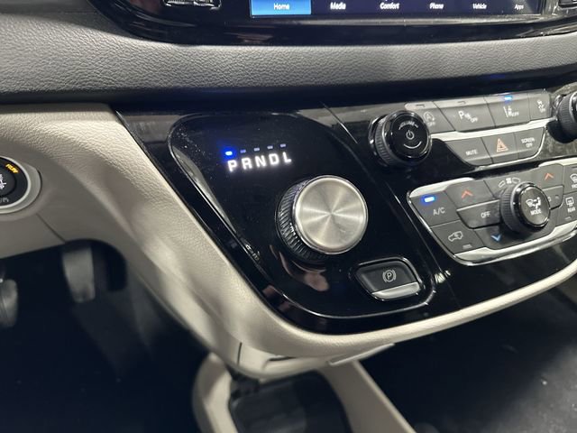 Used 2024 Chrysler Pacifica Touring-L image 24