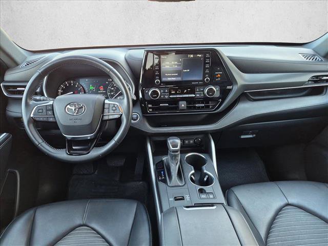 Used 2021 Toyota Highlander XSE FWD image 18