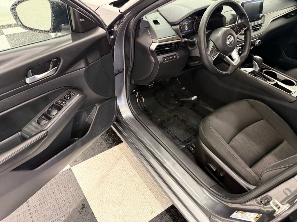 Used 2024 Nissan Altima 2.5 SV FWD image 29