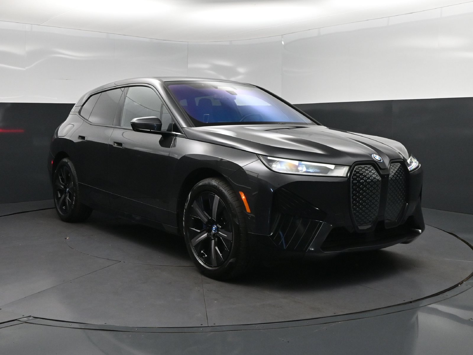 Certified 2024 BMW iX xDrive50 w/ Premium Package AWD/4WD image 9