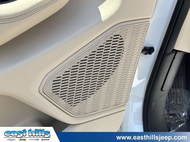 Used 2023 Jeep Grand Cherokee Limited AWD/4WD image 15