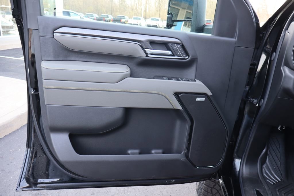 Used 2025 Chevrolet Silverado 2500 ZR2 w/ Technology Package AWD/4WD image 24