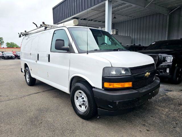 Used 2018 Chevrolet Express 2500 w/ Driver Convenience Package image 3