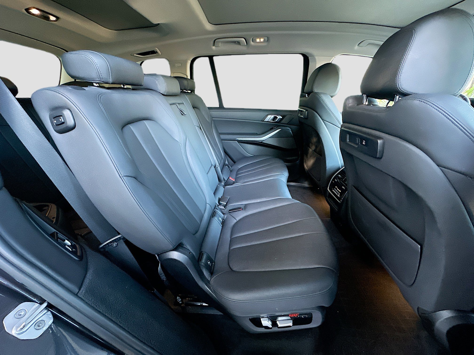 Used 2020 BMW X7 xDrive40i w/ Parking Assistance Package image 30