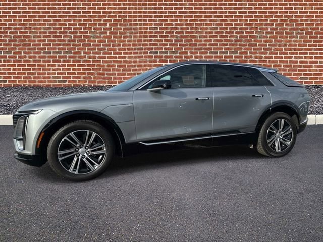 New 2025 Cadillac Lyriq Luxury w/ LPO, Floor Liner Package image 2