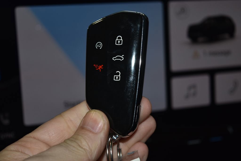 Certified 2025 Volkswagen Atlas Peak Edition SE image 13