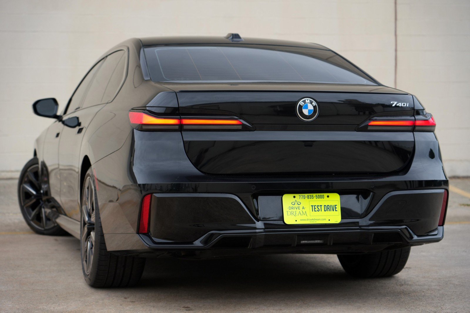 Used 2025 BMW 740i w/ Premium Package RWD image 6