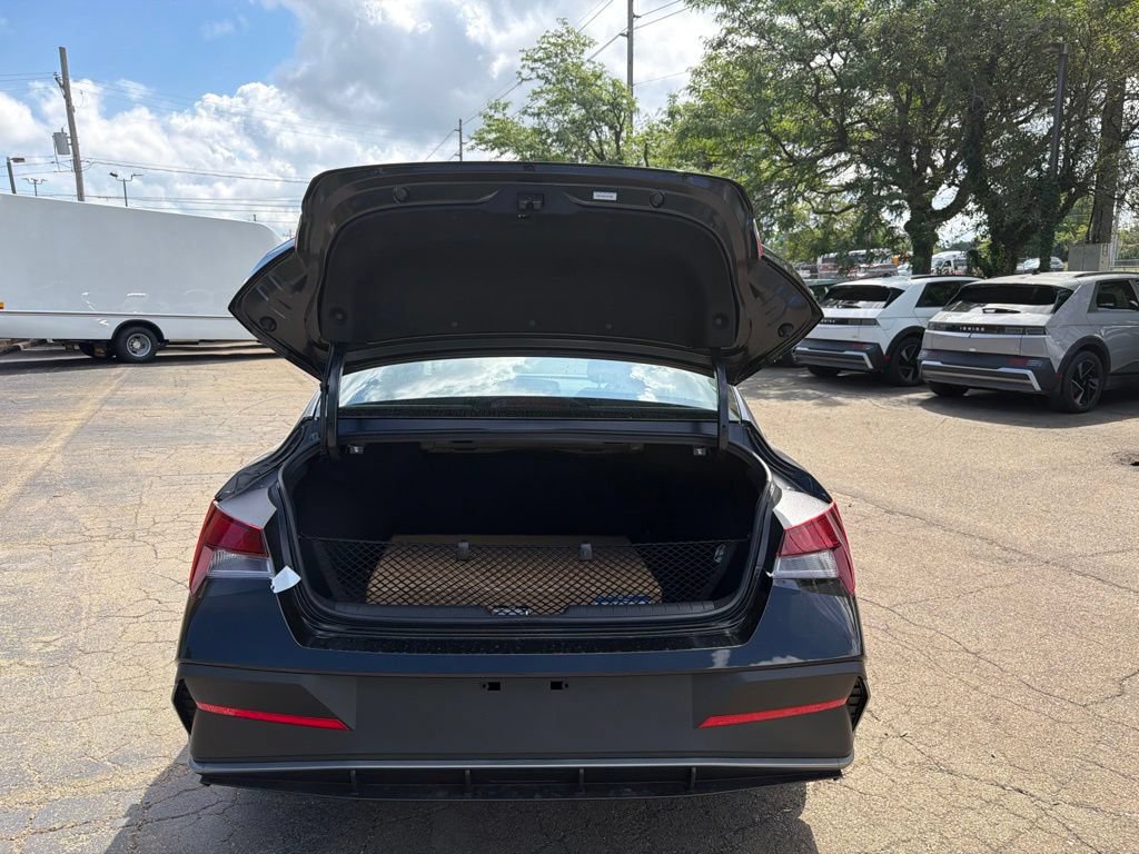 New 2026 Hyundai Elantra Sport FWD image 10