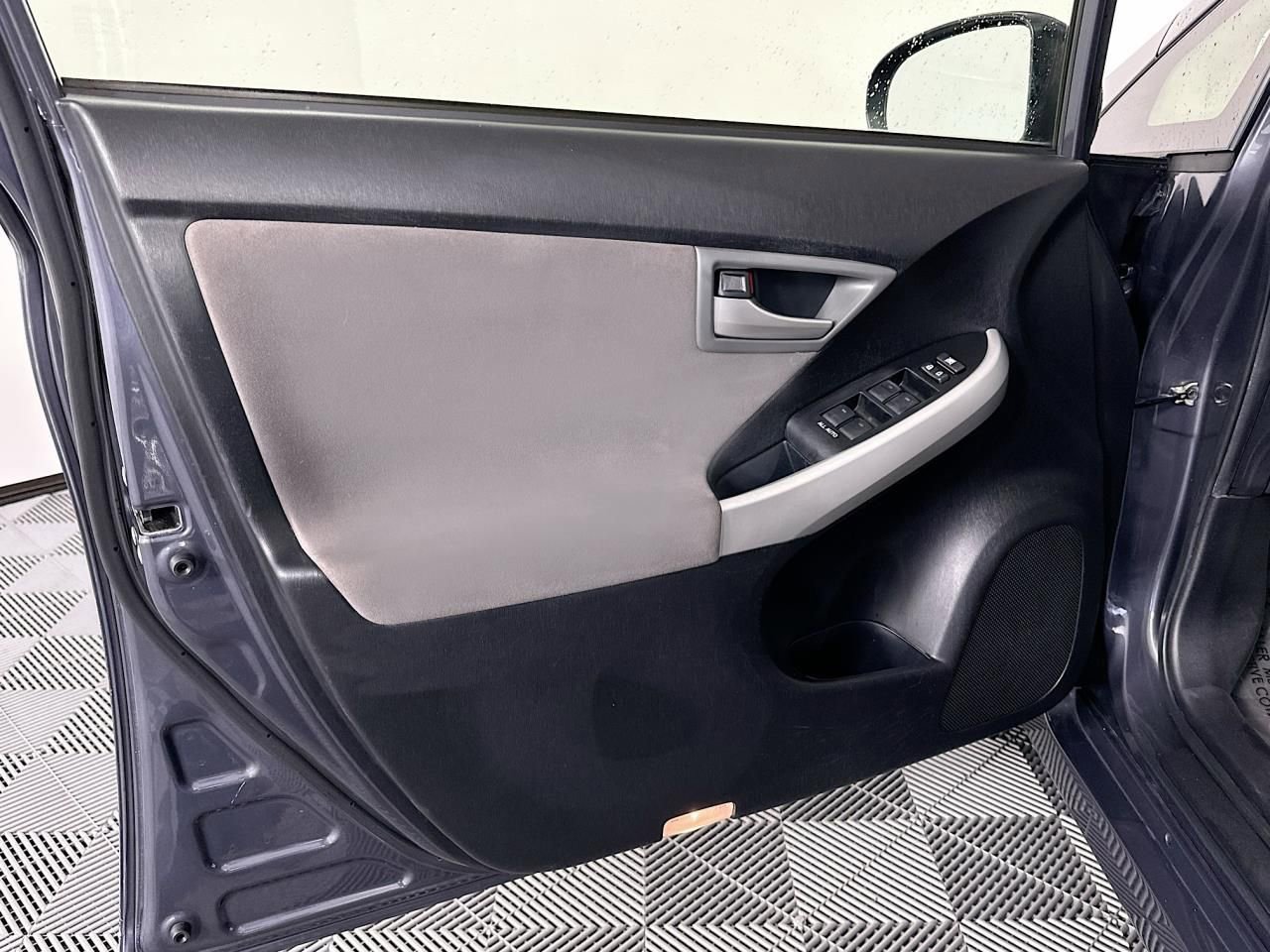 Used 2015 Toyota Prius Prime Plug-In Hybrid image 26