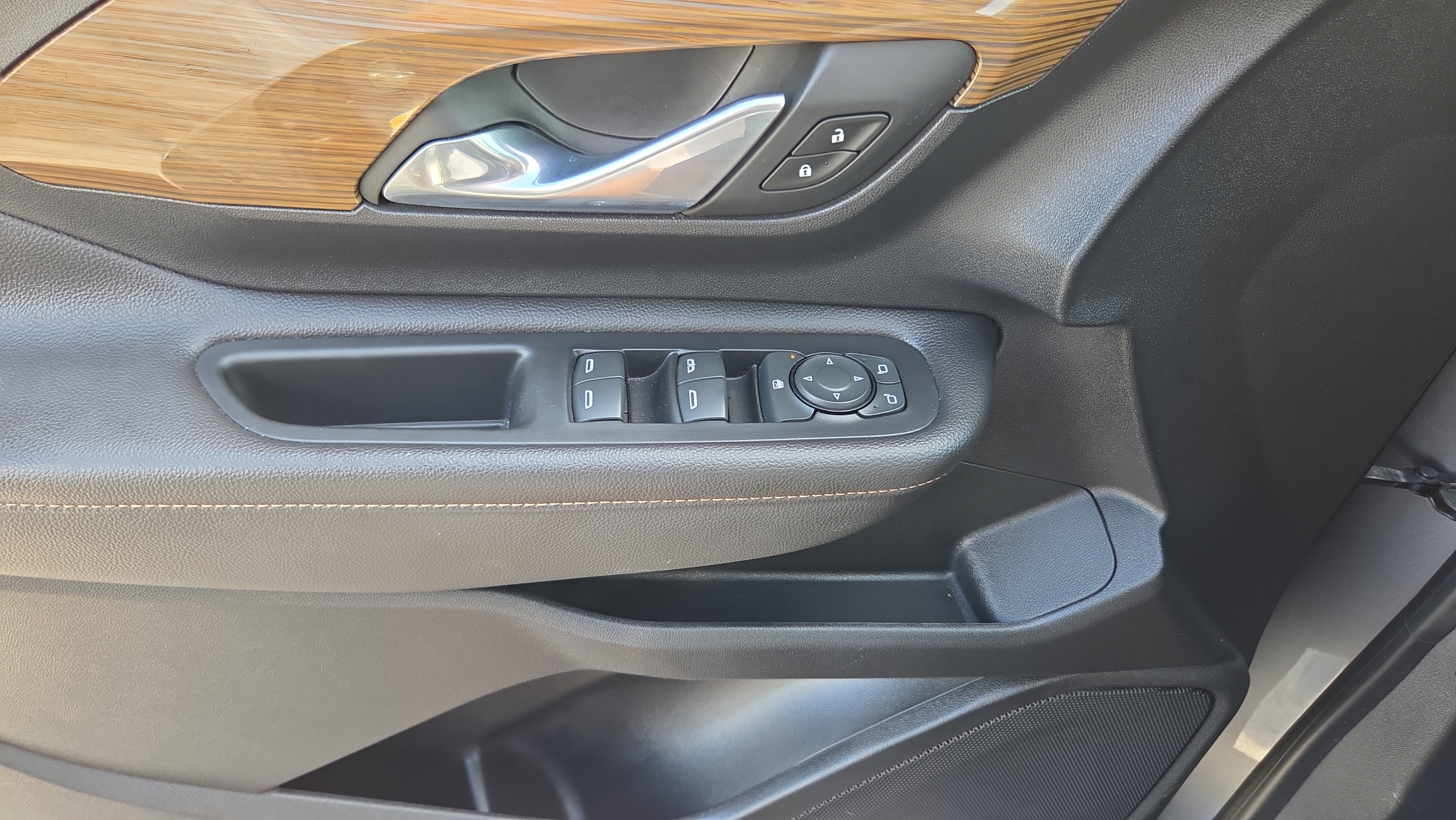 Used 2020 GMC Terrain SLE FWD image 27