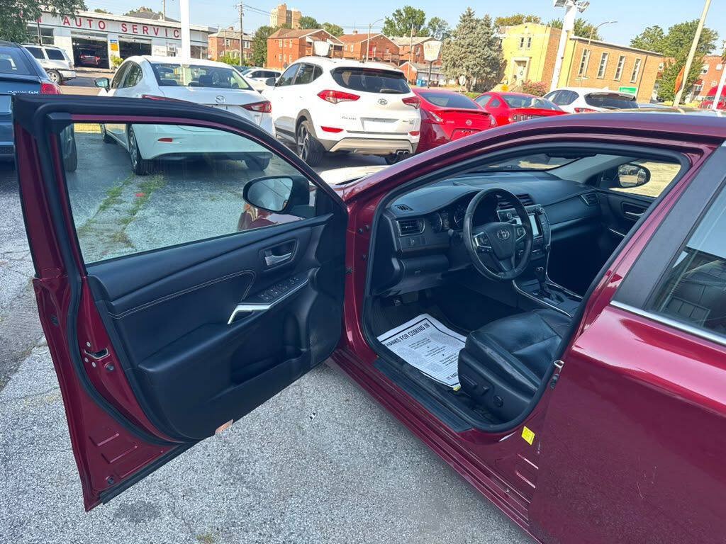 Used 2017 Toyota Camry XLE w/ Convenience Package FWD image 10