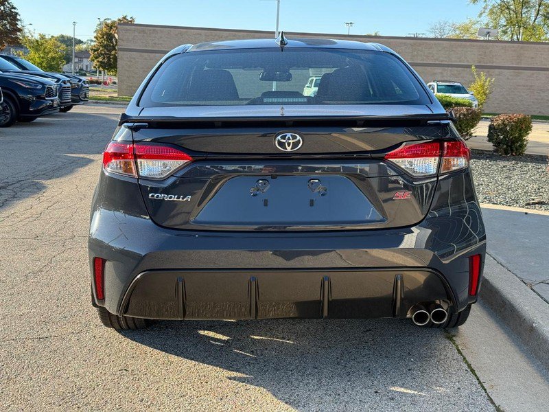 Used 2024 Toyota Corolla SE w/ SE Convenience Package FWD image 4