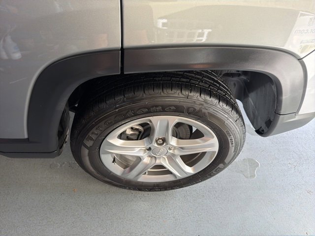 Used 2024 Jeep Compass Latitude w/ Sun and Sound Group image 9